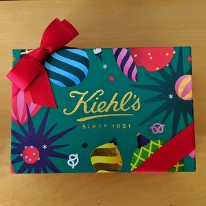 Kiehl's x Janine Rewell Hydration Essentials gift set box